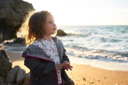 Little girl walking no the beach