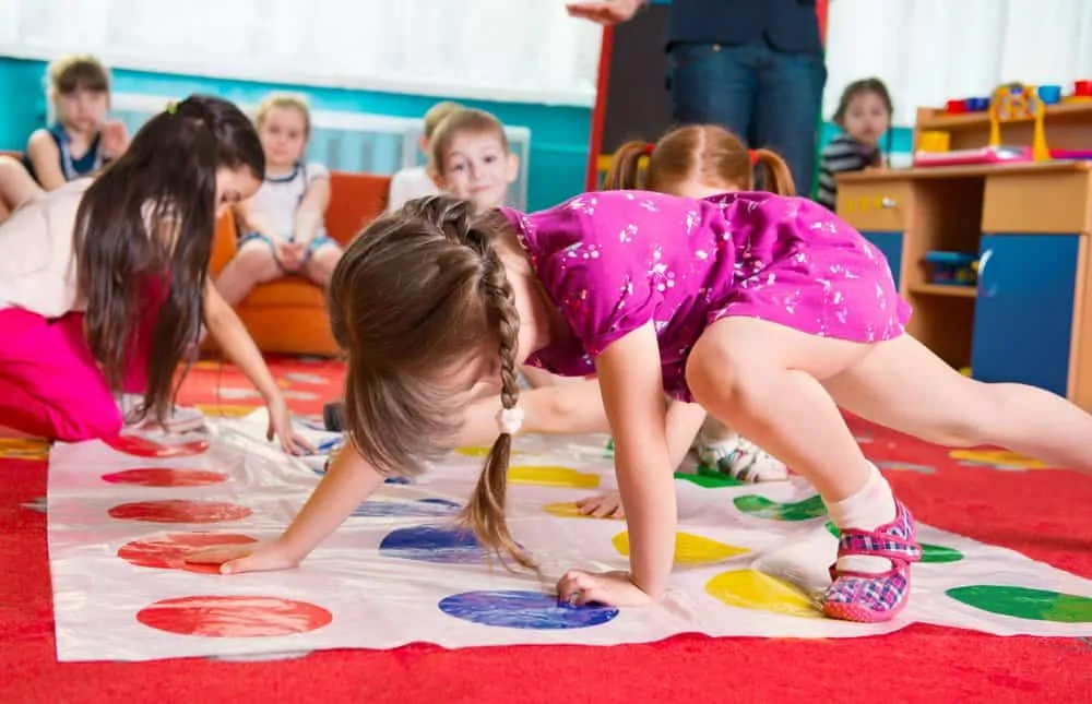 Preschoolers playing color twister for motor activities